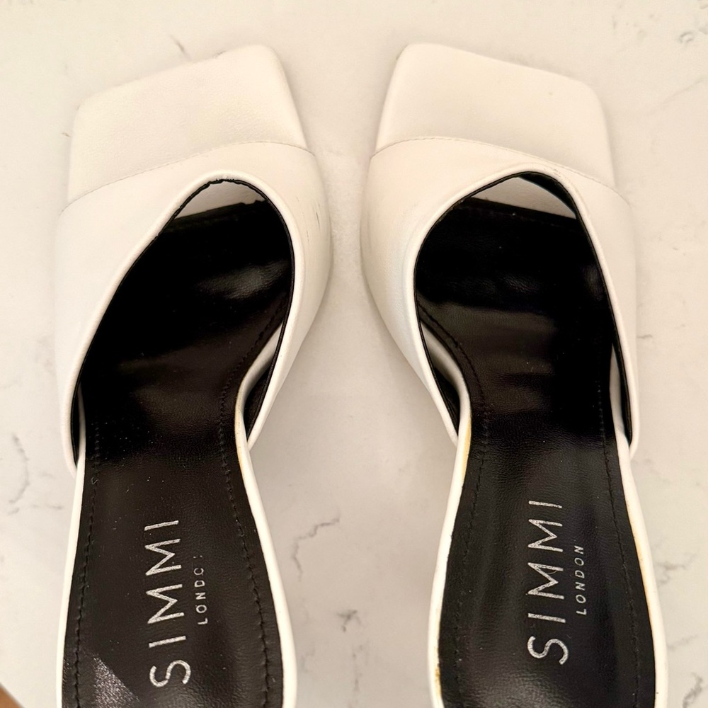 Simmi of London White Square-Toe Leather Heels (4” Heel Height)
